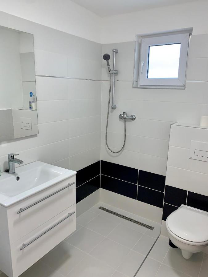 Vár-Lak Apartman Eger Esterno foto